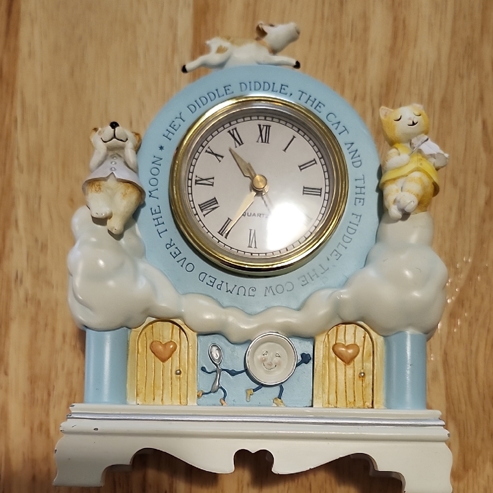 Hallmark Once Upon A Story Time Hey Diddle Diddle Nursery Clock music box